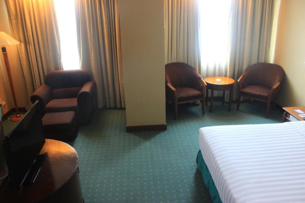 Grand Arkenso Park View Hotel Semarang Exterior foto
