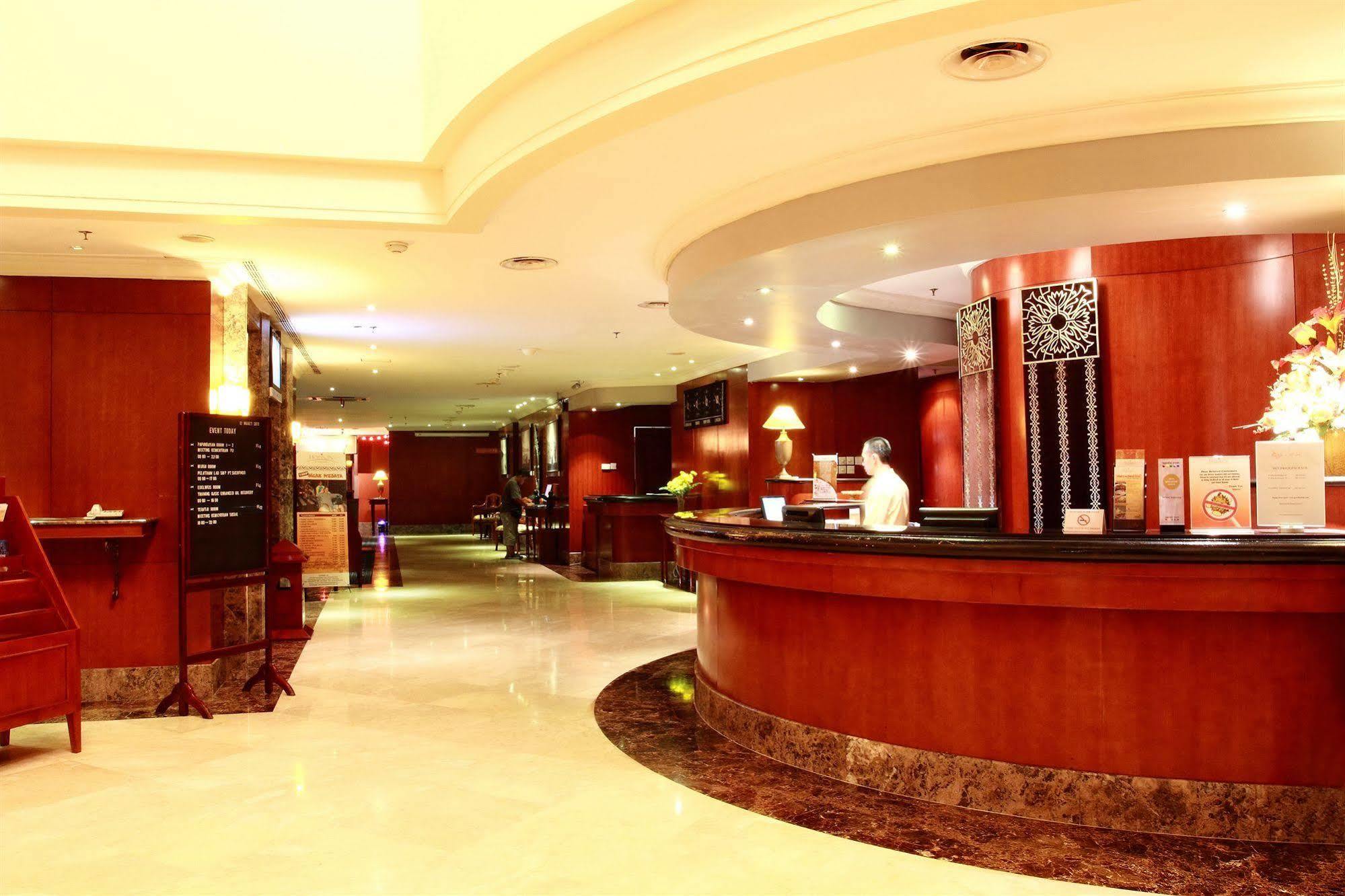 Grand Arkenso Park View Hotel Semarang Exterior foto